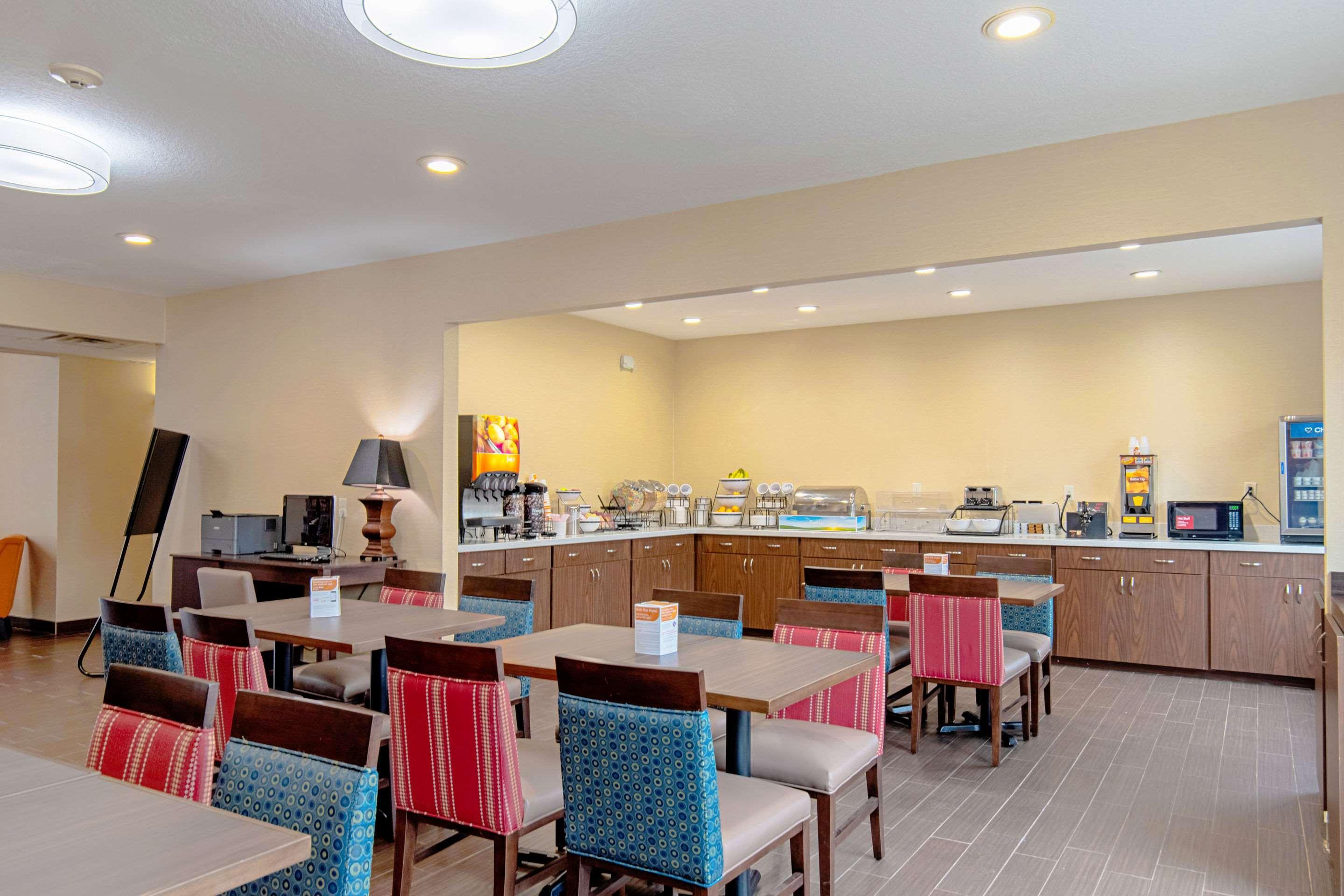 Comfort Inn & Suites And Suites Фредериксберг Экстерьер фото